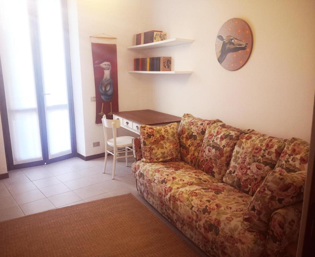 Residenza Esse Βίλα Angera Εξωτερικό φωτογραφία