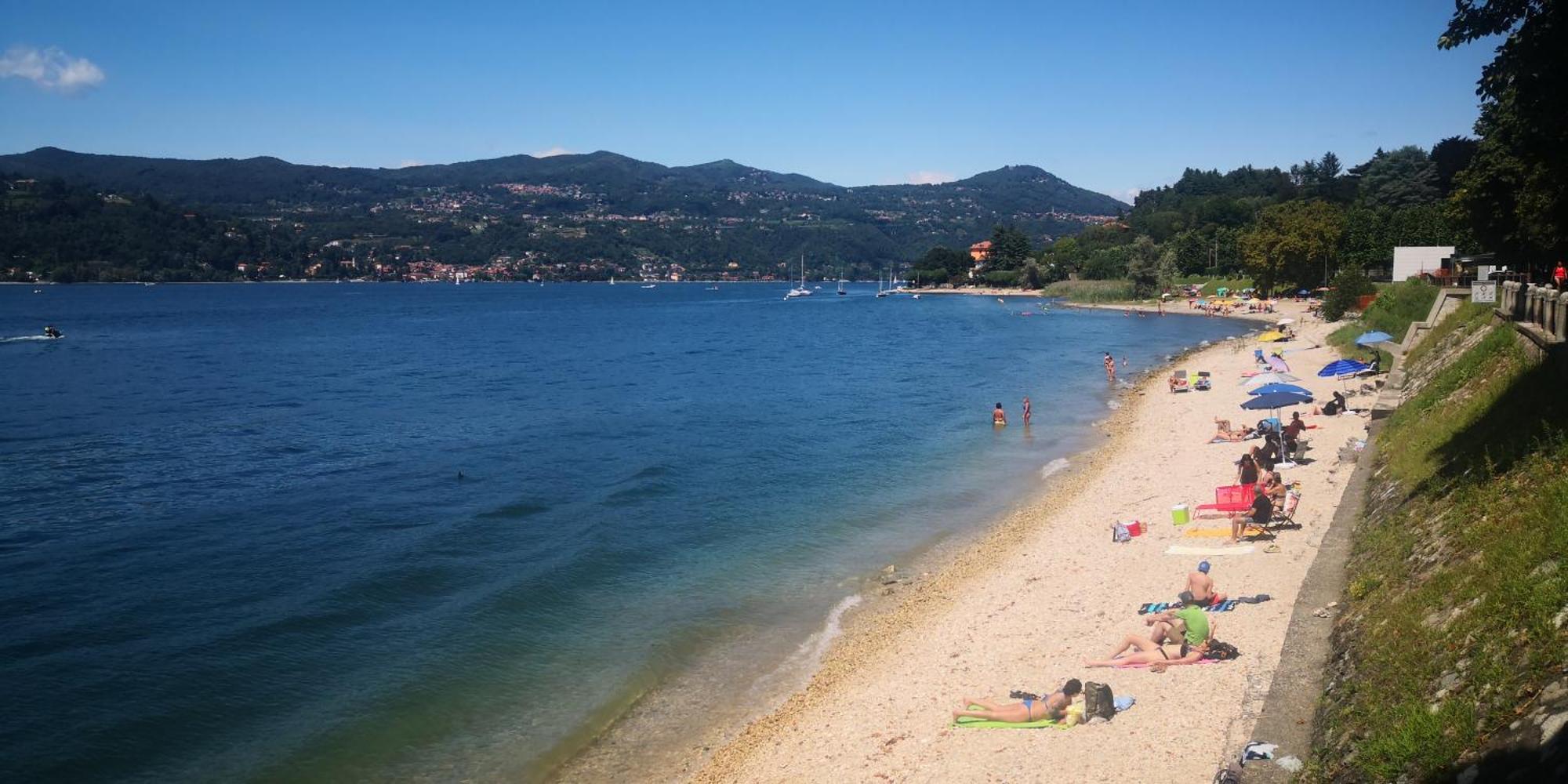 Residenza Esse Βίλα Angera Εξωτερικό φωτογραφία