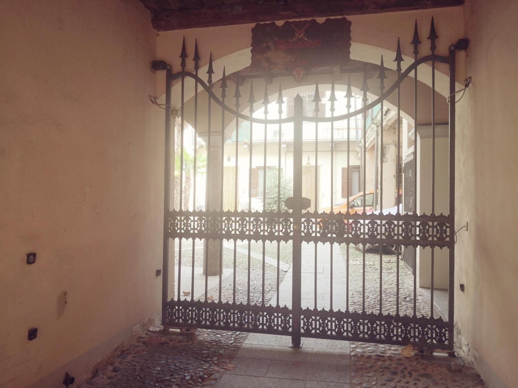 Residenza Esse Βίλα Angera Εξωτερικό φωτογραφία