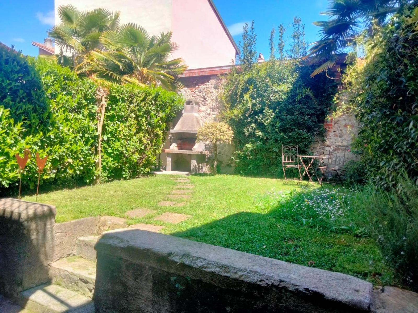 Residenza Esse Βίλα Angera Εξωτερικό φωτογραφία